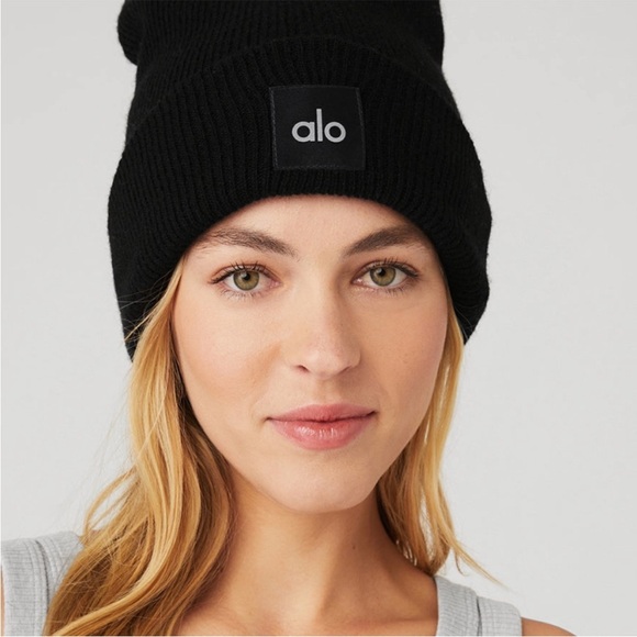 ALO Yoga Black Beanie - Picture 1 of 3